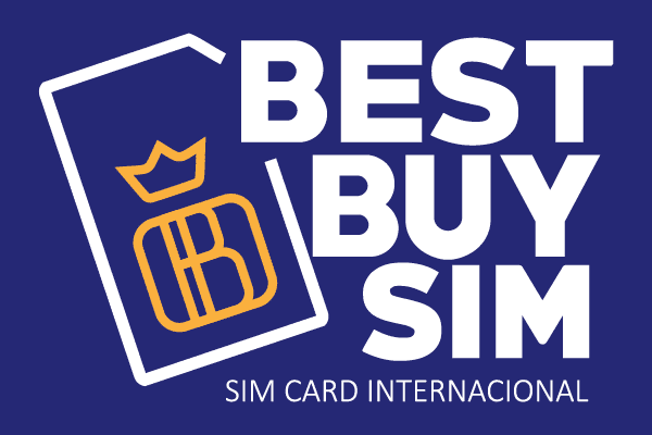 logo da best buy sim escrito em branco sobre um fundo azul escuro com o desenho vasado de um chip de celular ao lado esquerdo da imagem e os dizeres "sim card internacional" escrito embaixo do logo. Imagem para ilustrar post sobre eSIM El Salvador.
