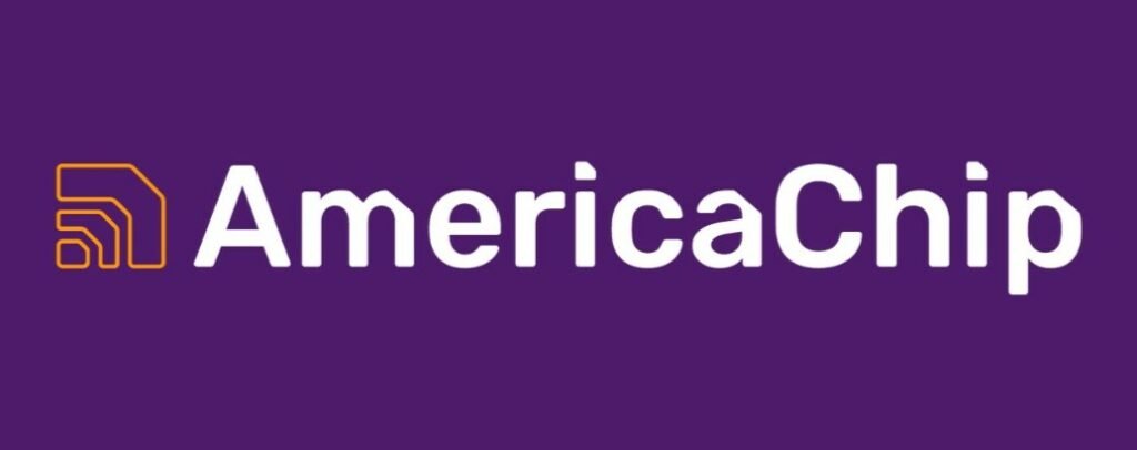 logo da America Chip com o nome da empresa escrito em branco sobre um fundo roxo. Antes de começar a escrita há um símbolo amarelo de uma rede de internet. Imagem para ilustrar post sobre eSIM Porto Rico.